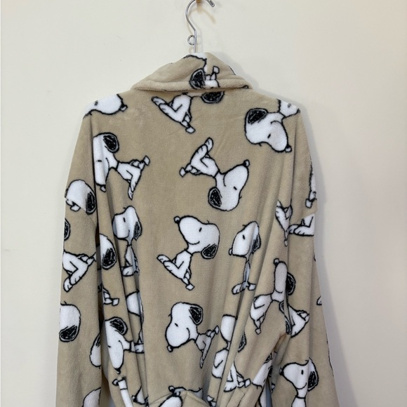 NWOT Urban Outfitters Peanuts Snoopy Pattern Robe One Size - Picture 13 of 15